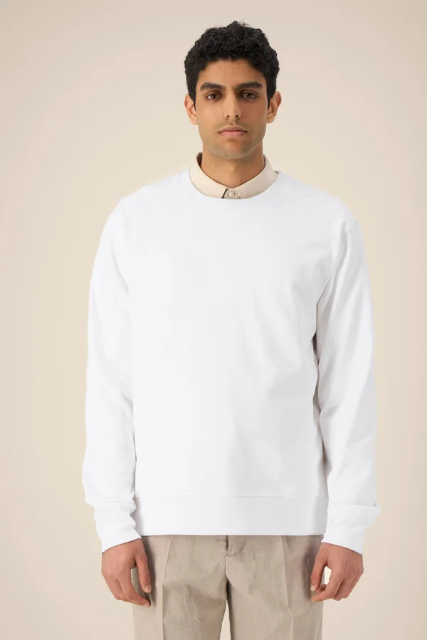 Das Rundhals-Unisex-Sweatshirt aus recycelter Baumwolle