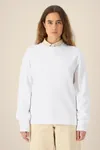 Das Rundhals-Unisex-Sweatshirt aus recycelter Baumwolle