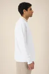 Das Rundhals-Unisex-Sweatshirt aus recycelter Baumwolle