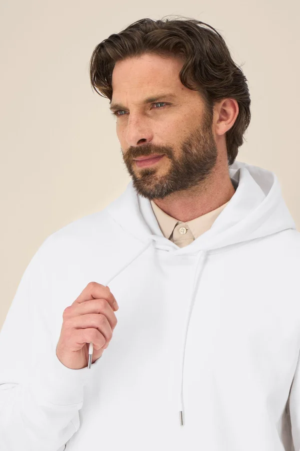 Der Unisex-Hoodie aus recycelter Baumwolle