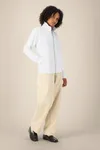 Das Unisex-Sweatshirt mit Reißverschluss und Stehkragen