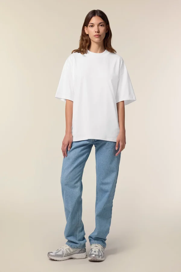 Das Oversized Unisex-T-Shirt mit Stehkragen
