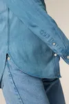 Das Damen-Jeanshemd