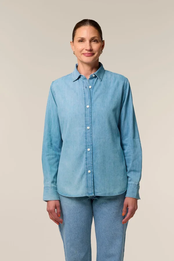 Das Damen-Jeanshemd