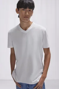 T-Shirt mit V-Ausschnitt #150