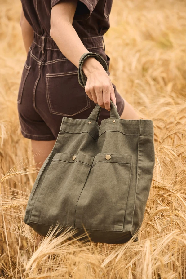 Handtasche mit doppelter Fronttasche