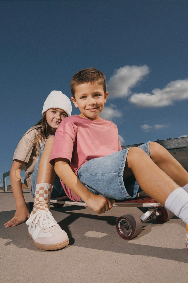 Umweltfreundliches T-Shirt mit hängenden Schultern für Kinder