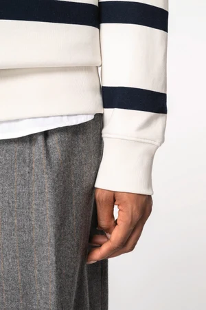 Umweltfreundliches Unisex-Sweatshirt mit gestreiftem Rundhalsausschnitt und überschnittenen Schultern