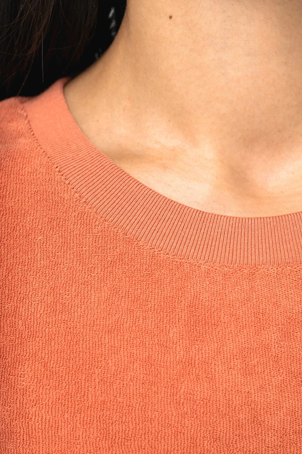 Umweltfreundliches Damen-T-Shirt-Kleid aus Frottee mit überschnittener Schulterpartie