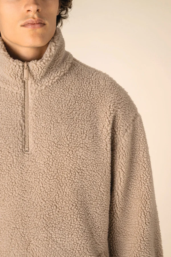 Unisex-Sweatshirt mit 1/4-Reißverschluss und überschnittenen Schultern aus Sherpa-Material