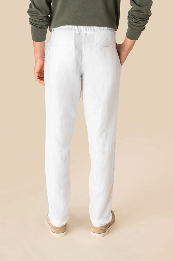 Ausgewaschene Herrenhose aus Leinen