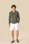 Herrenpullover mit Polokragen