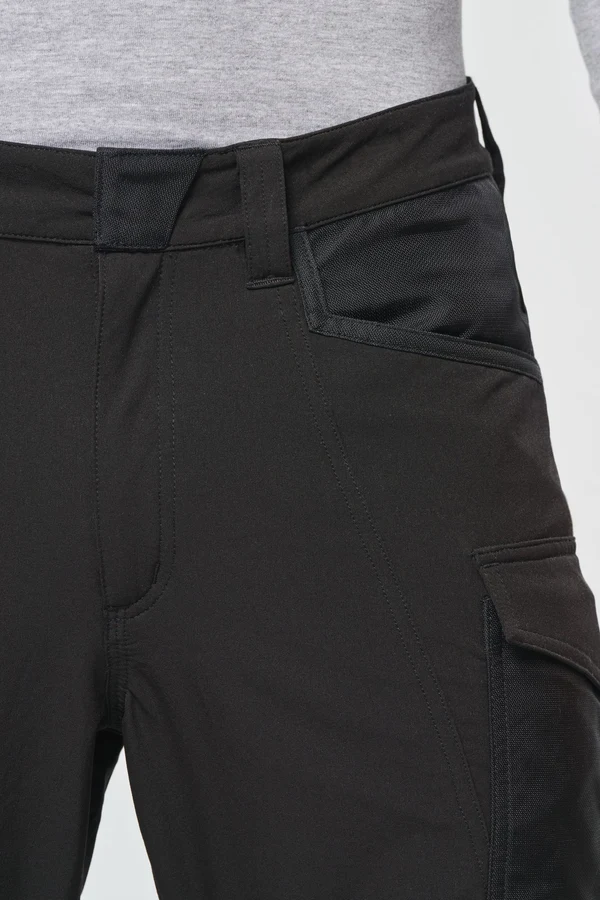 Recycelte Stretchhose mit mehreren Taschen