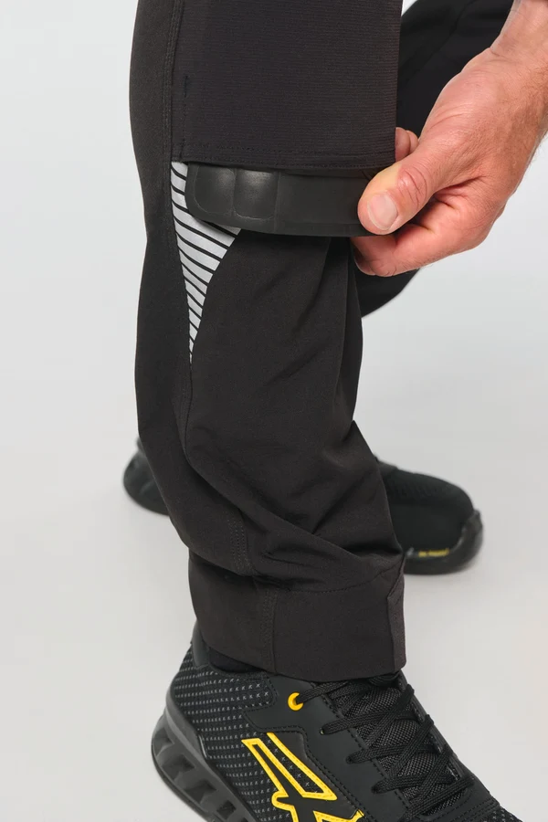 Recycelte Stretchhose mit mehreren Taschen