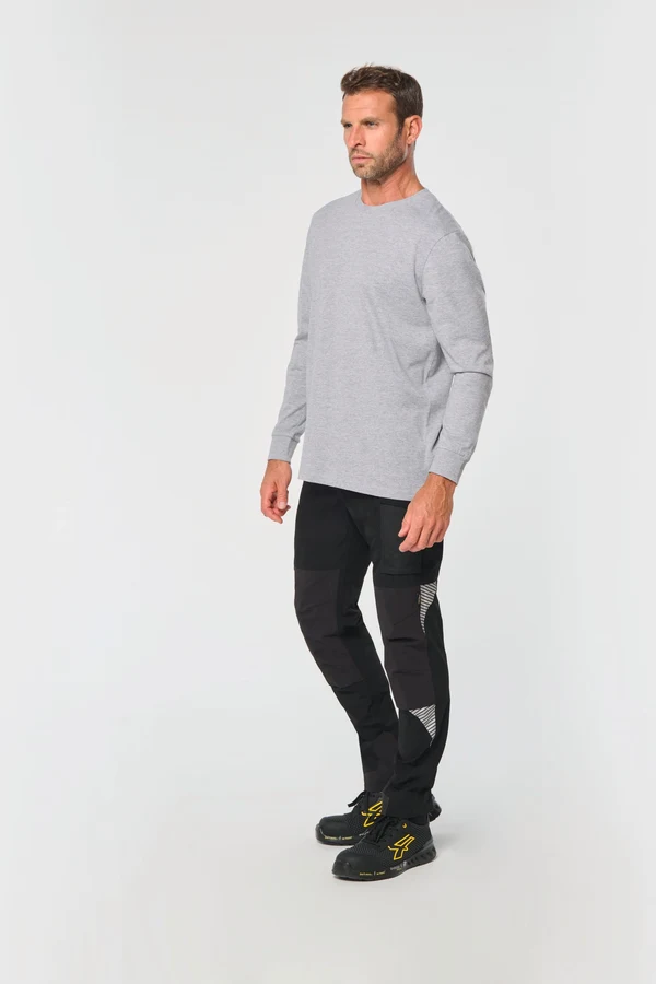 Leichte Stretchhose mit mehreren Taschen aus recyceltem Material