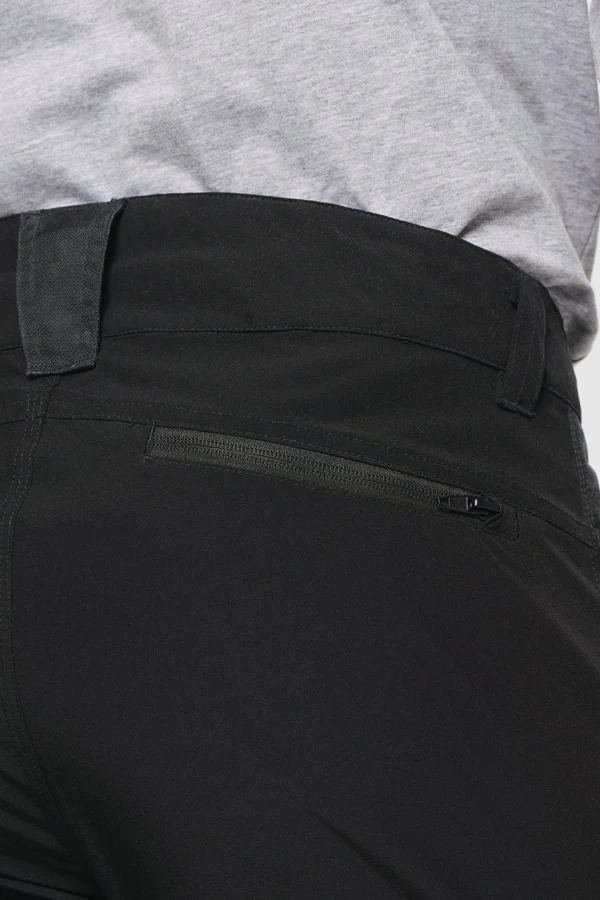 Leichte Stretchhose mit mehreren Taschen aus recyceltem Material