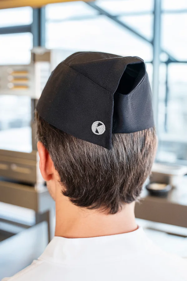 Schiffchen Black (ca. Pantone 419C)