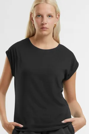 Ladies Extended Shoulder Tee Black
